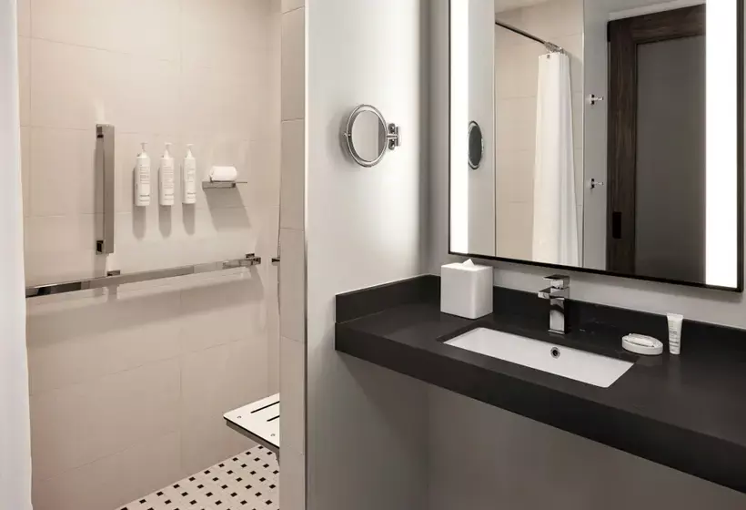 Oshkosh Marriott Waterfront Hotel & Convention Center