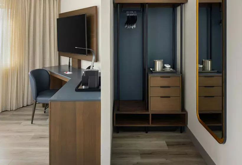 Oshkosh Marriott Waterfront Hotel & Convention Center