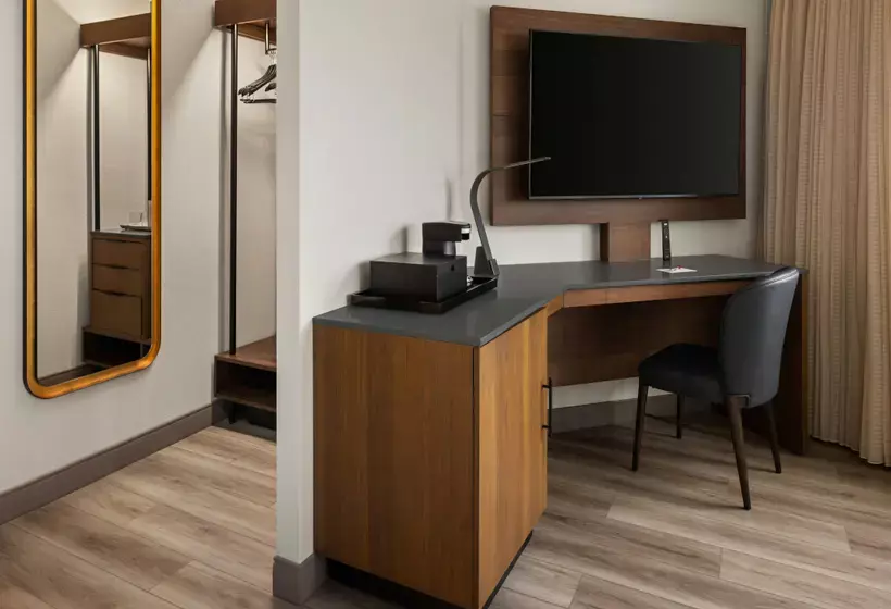 Oshkosh Marriott Waterfront Hotel & Convention Center