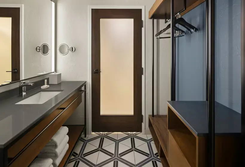 Oshkosh Marriott Waterfront Hotel & Convention Center