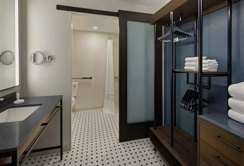 Oshkosh Marriott Waterfront Hotel & Convention Center