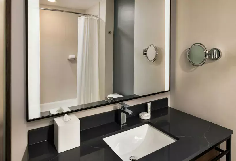 Oshkosh Marriott Waterfront Hotel & Convention Center