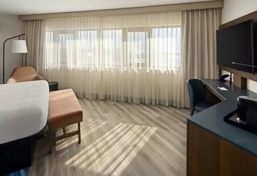 Oshkosh Marriott Waterfront Hotel & Convention Center