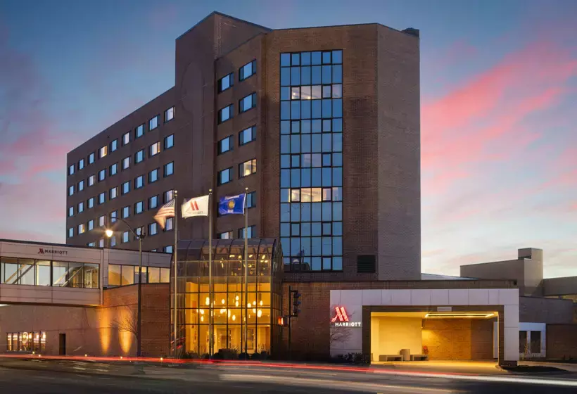 Oshkosh Marriott Waterfront Hotel & Convention Center