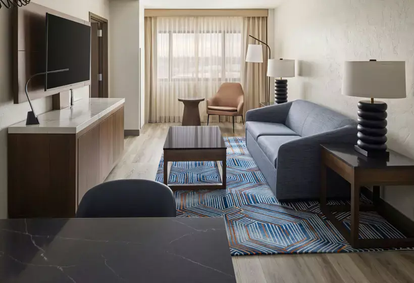 Oshkosh Marriott Waterfront Hotel & Convention Center