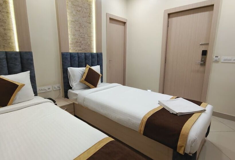 The Panash Hotel & Banquets