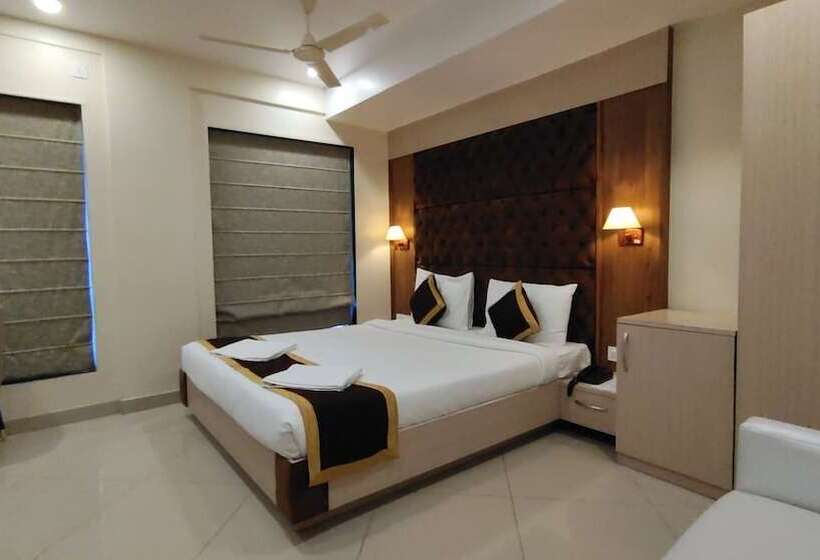 The Panash Hotel & Banquets