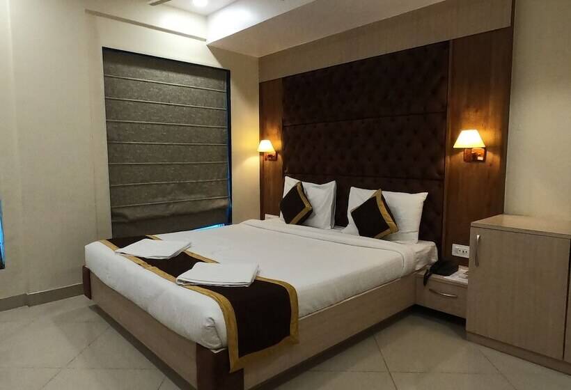 The Panash Hotel & Banquets