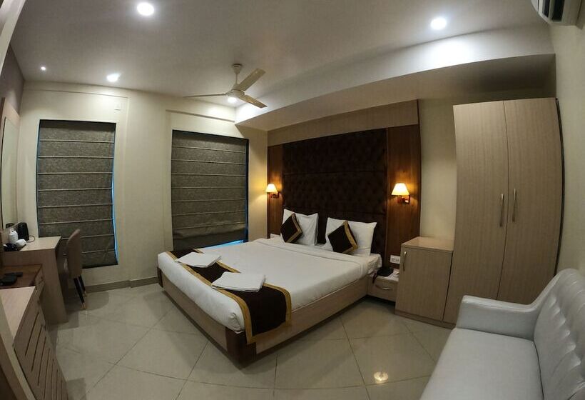 The Panash Hotel & Banquets