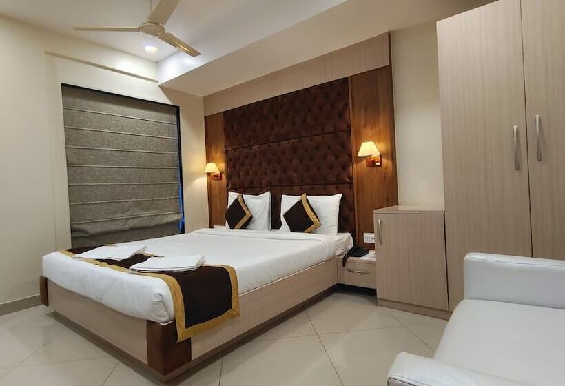 The Panash Hotel & Banquets