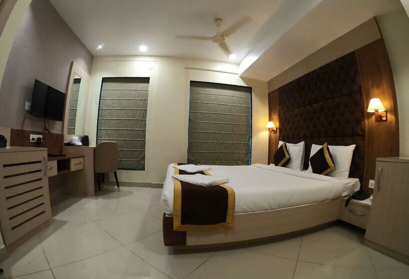 The Panash Hotel & Banquets