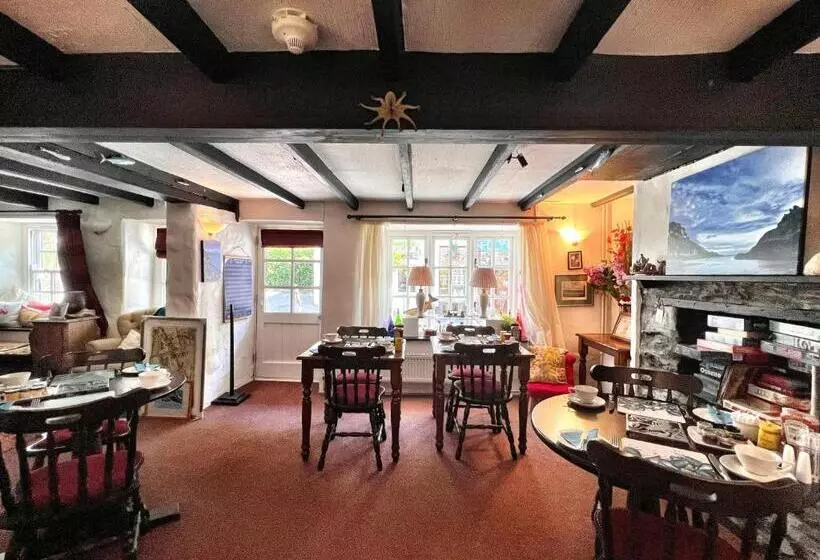 ペンション The Cottage Bed & Breakfast