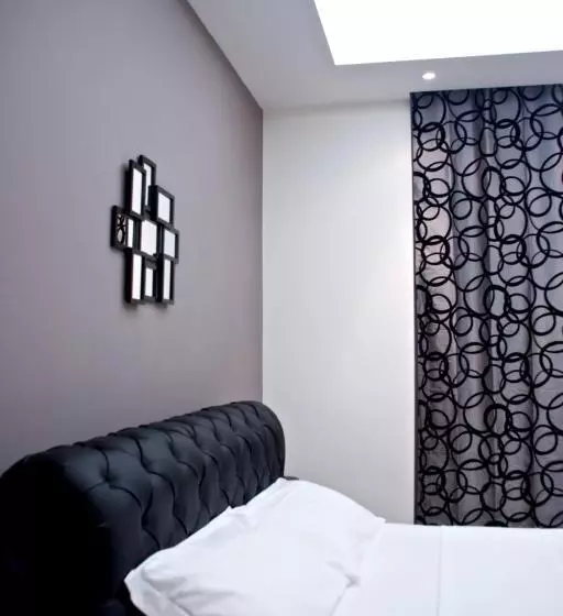 ベッドアンドブレックファースト Roma Naif Rooms