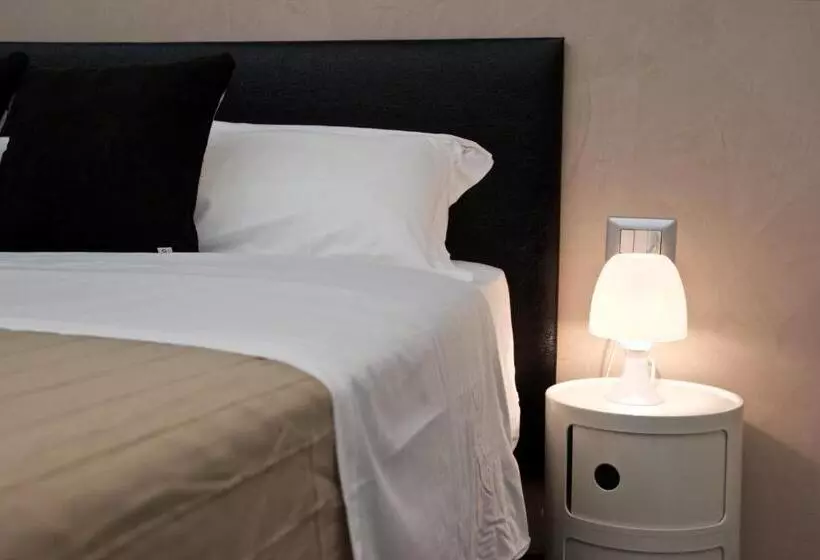 ベッドアンドブレックファースト Roma Naif Rooms