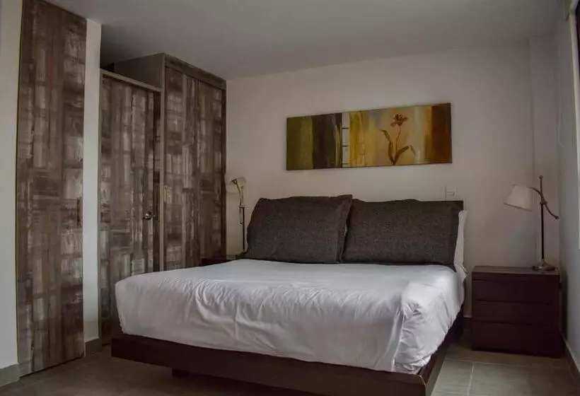 ホテル Cora 96 Street Apartments