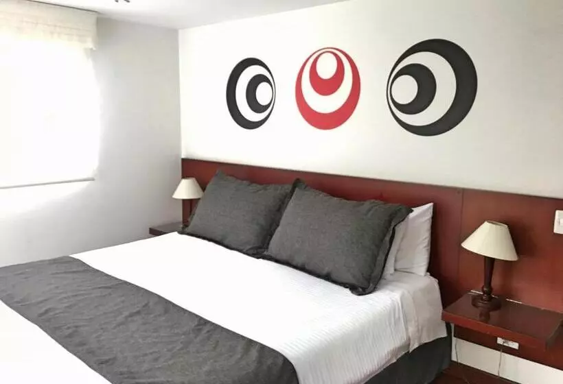 ホテル Cora 96 Street Apartments