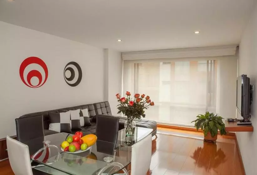 ホテル Cora 96 Street Apartments