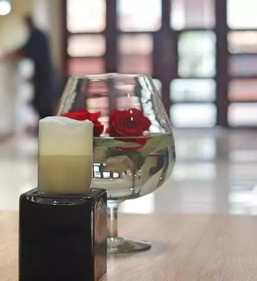 ホテル Cora 96 Street Apartments