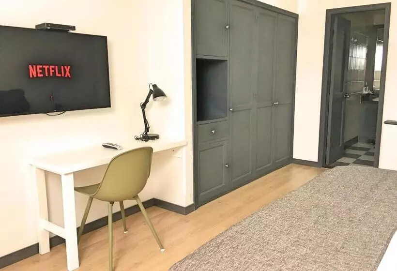 ホテル Cora 96 Street Apartments