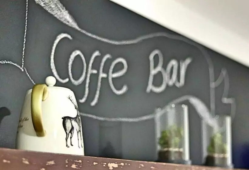 ホテル Cora 96 Street Apartments