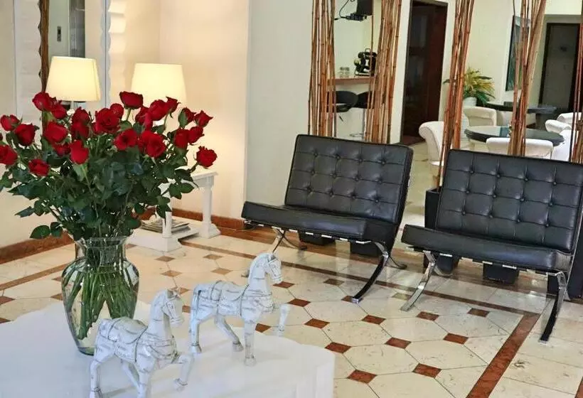 ホテル Cora 96 Street Apartments