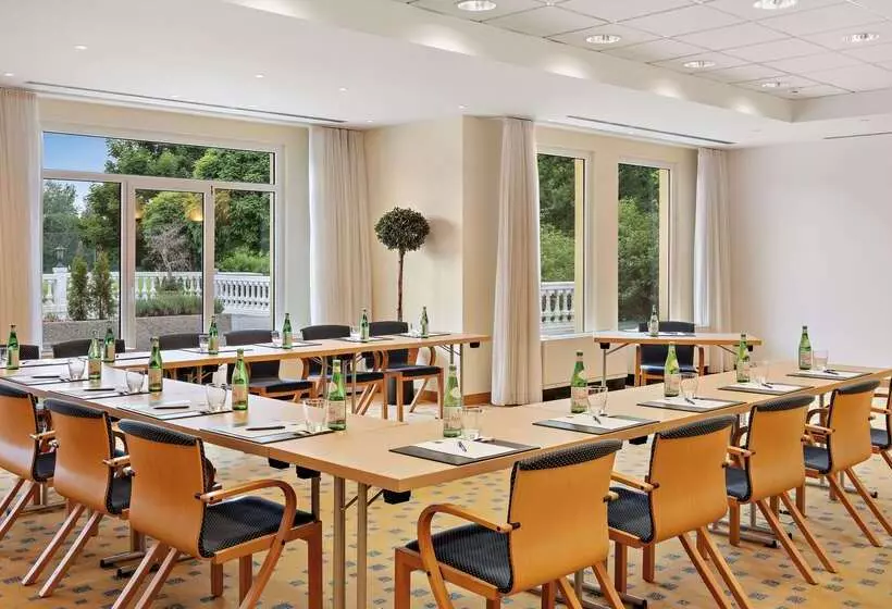 酒店 Dorint Marc Aurel Spa & Golf Resort