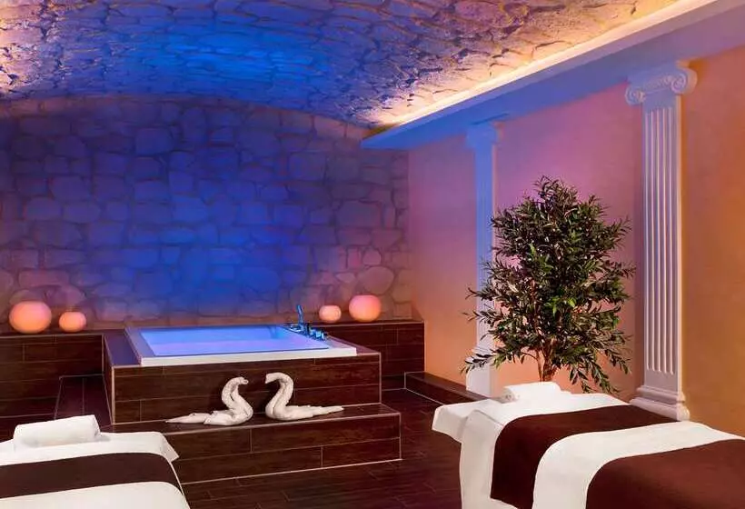 酒店 Dorint Marc Aurel Spa & Golf Resort