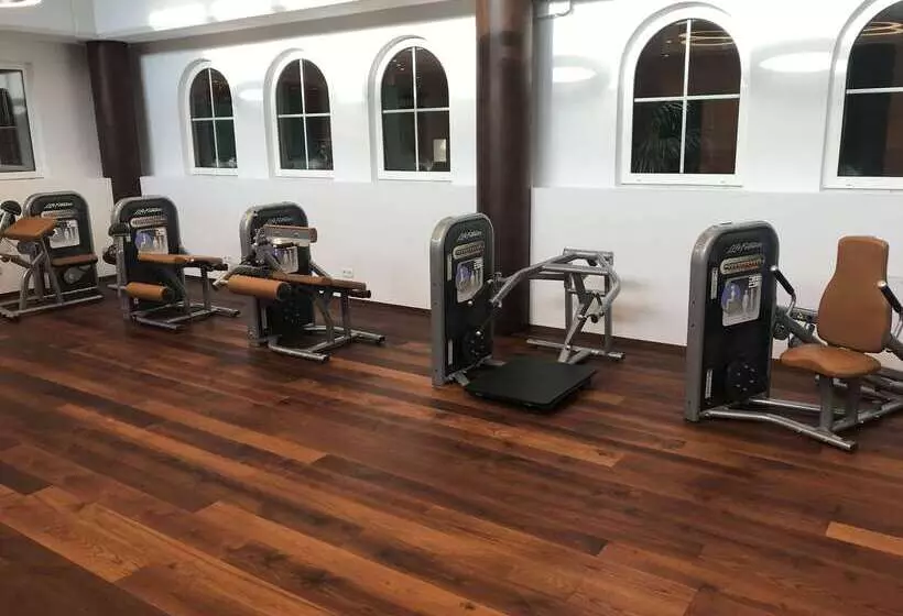 酒店 Dorint Marc Aurel Spa & Golf Resort