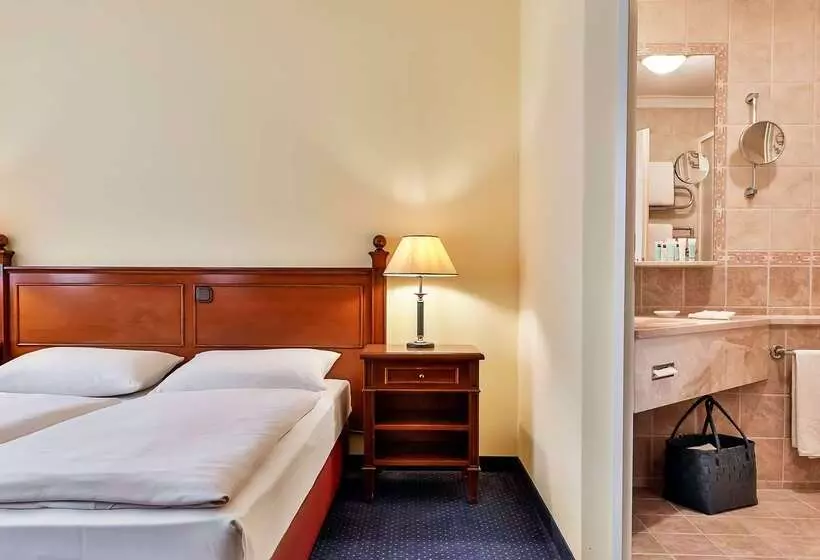 酒店 Dorint Marc Aurel Spa & Golf Resort