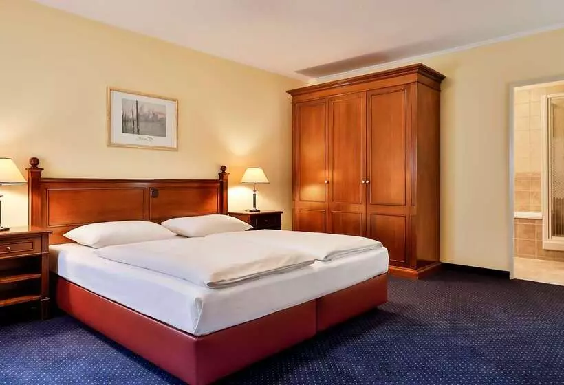 酒店 Dorint Marc Aurel Spa & Golf Resort