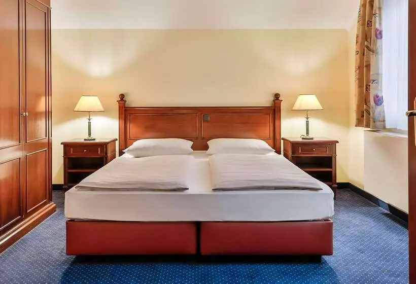 酒店 Dorint Marc Aurel Spa & Golf Resort