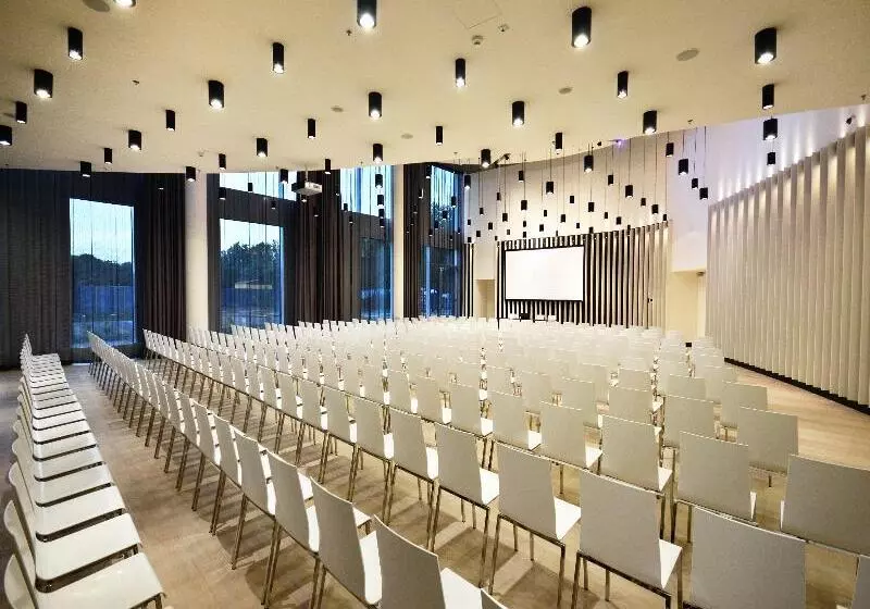 Sound Garden Hotel Airport