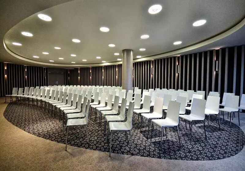 Sound Garden Hotel Airport