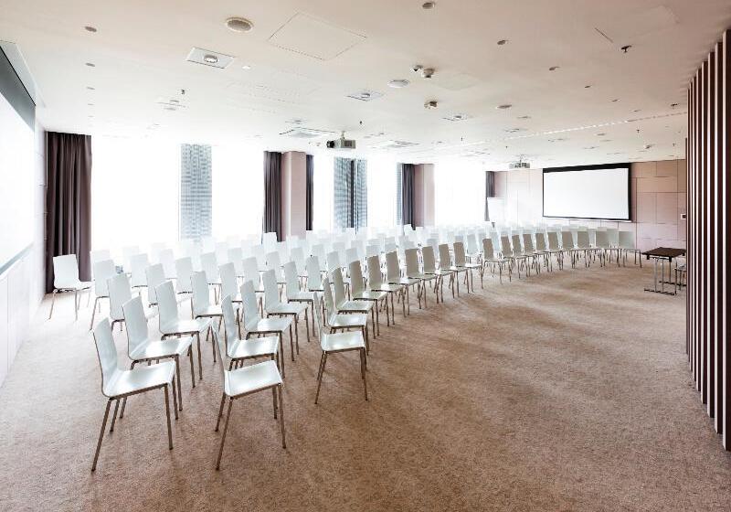 Sound Garden Hotel Airport