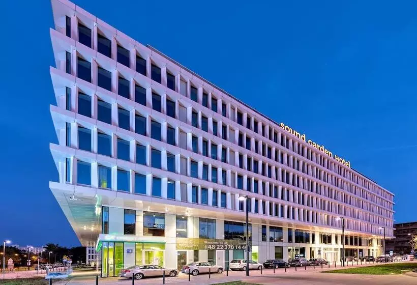 Sound Garden Hotel Airport