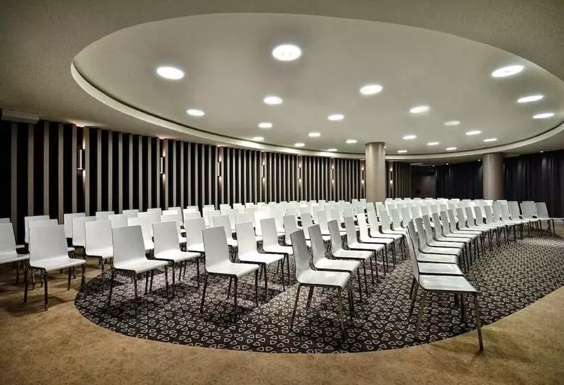 Sound Garden Hotel Airport