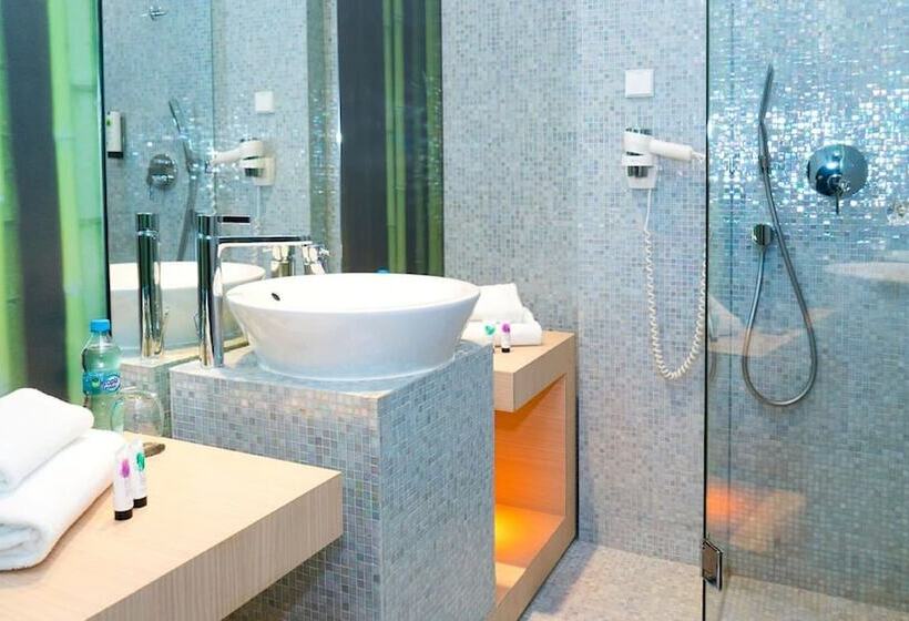 Sound Garden Hotel Airport