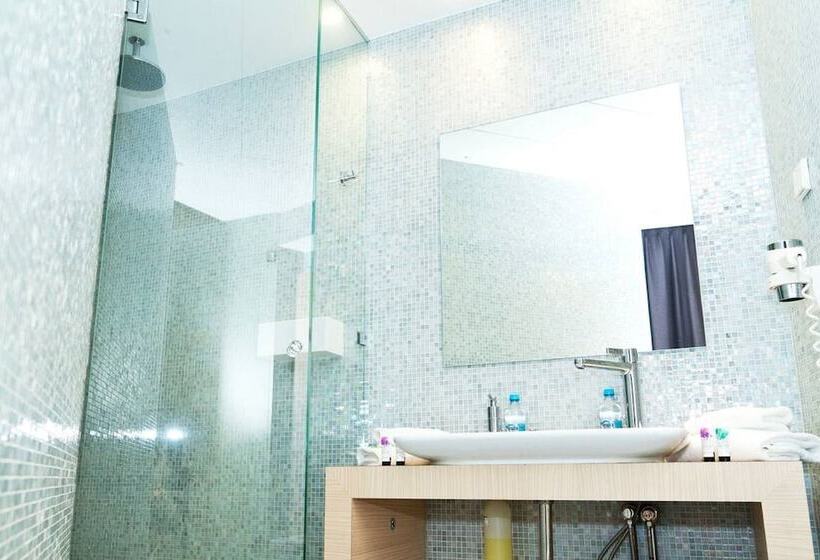 Sound Garden Hotel Airport