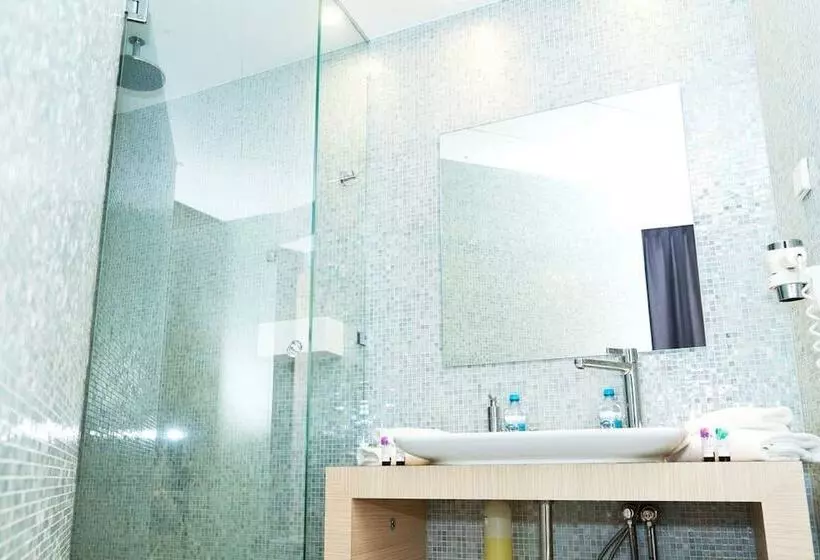 Sound Garden Hotel Airport