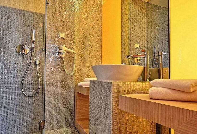 Sound Garden Hotel Airport