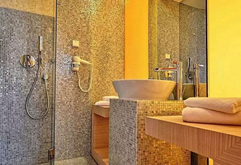 Sound Garden Hotel Airport