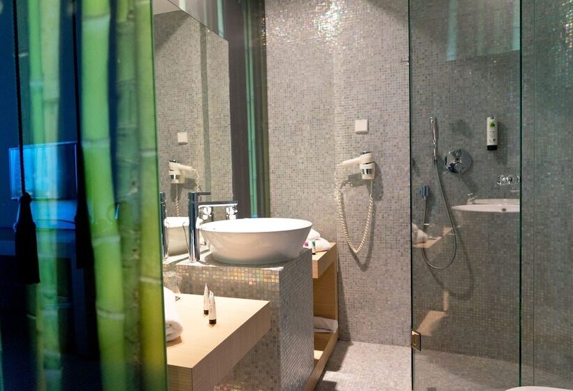 Sound Garden Hotel Airport