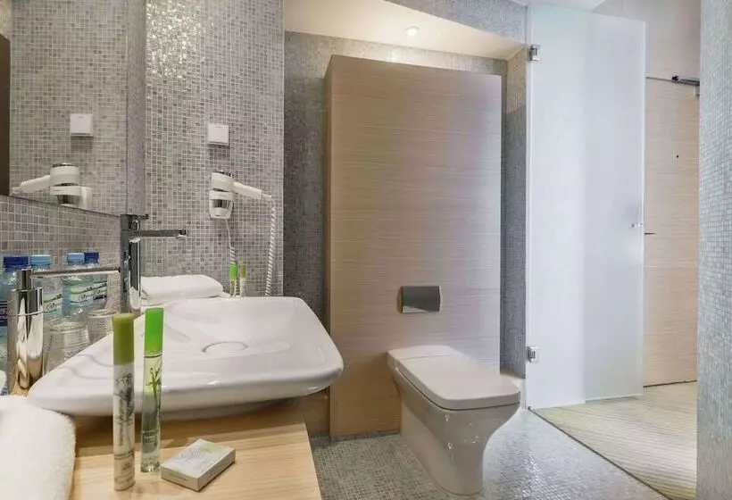 Sound Garden Hotel Airport