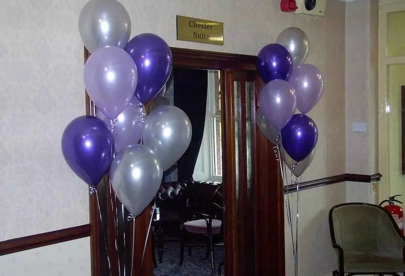 בית מלון כפרי The Dodington Lodge