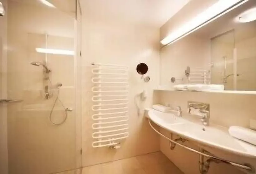 Отель Vitaler Landauerhof