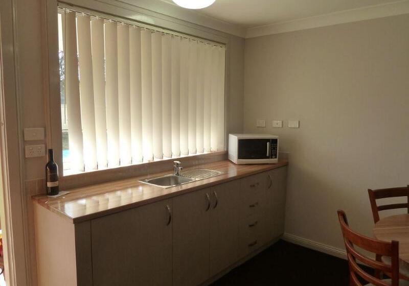 The Aston Motel Tamworth