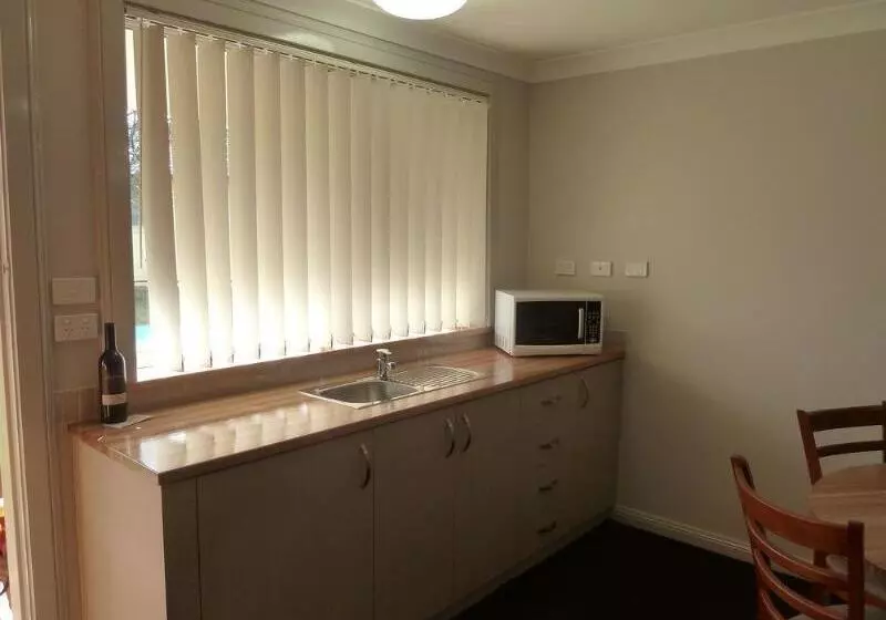 The Aston Motel Tamworth