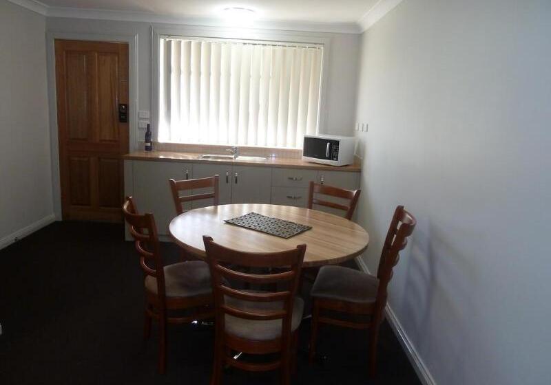 The Aston Motel Tamworth