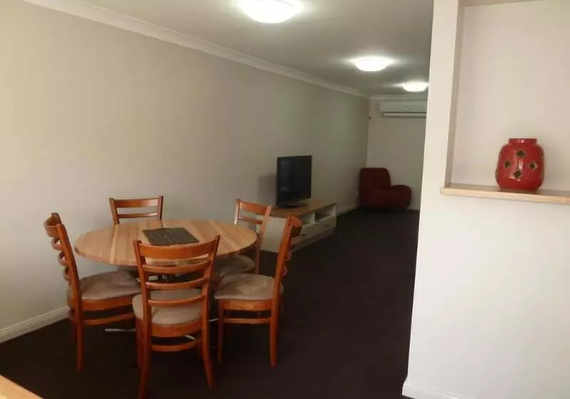 The Aston Motel Tamworth