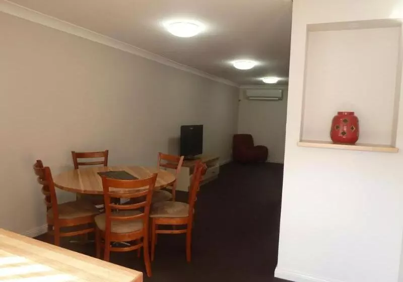 The Aston Motel Tamworth